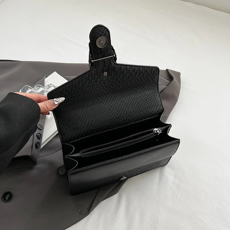 Retro Chain Shoulder Bag
*Limited Stock*